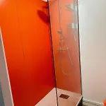شقة Orange